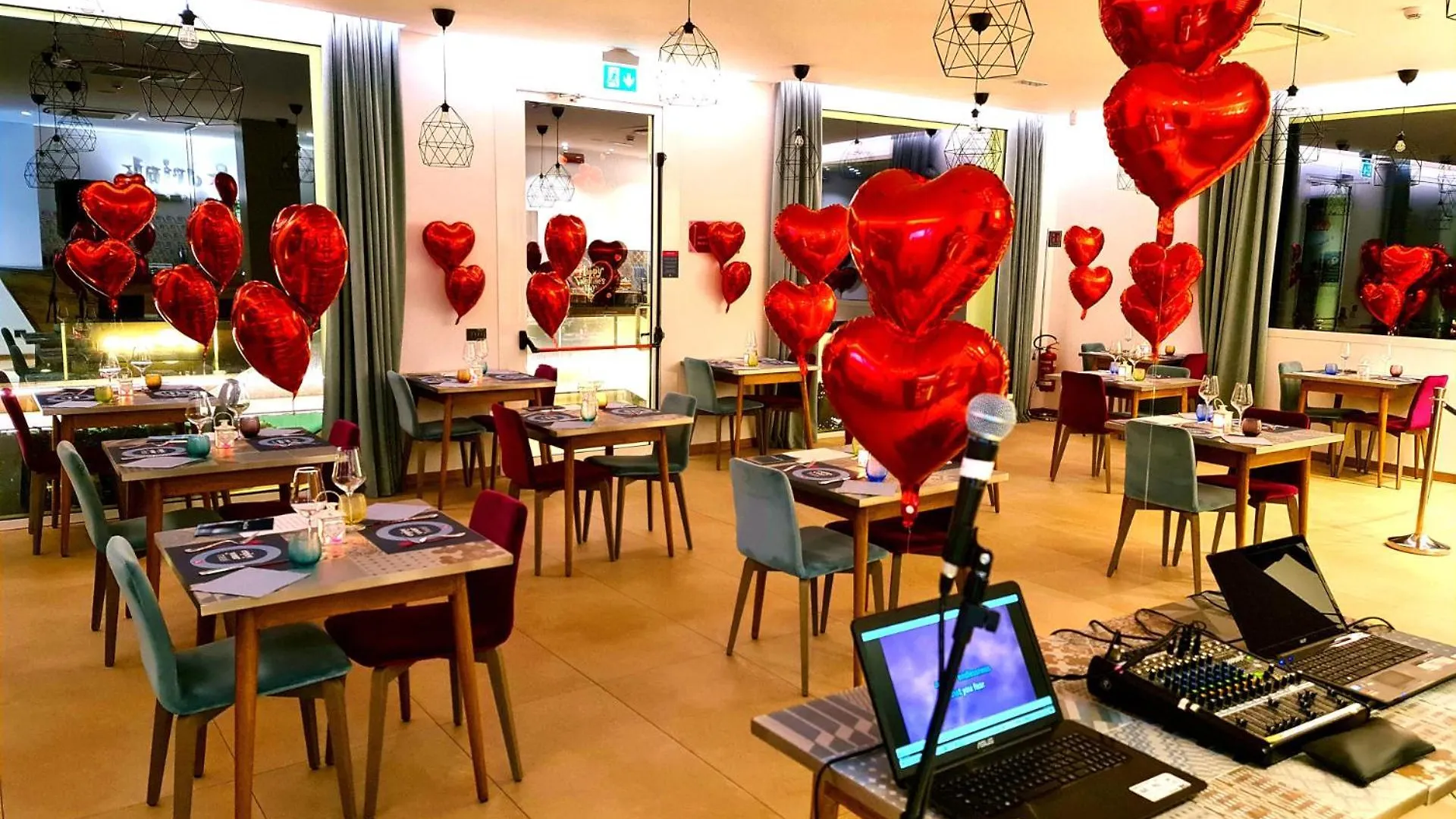 You & Me Beach Hotel Rimini