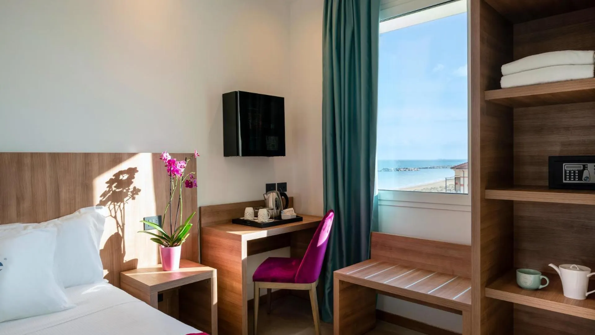 You & Me Beach Hotel Ρίμινι 3*,